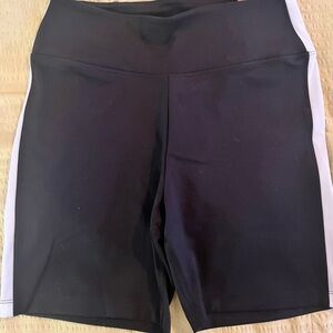 PINK active ultimate high waist 6” Bike short with a pocket in waistband